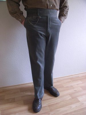 Cordhose Modell 1920 Rauchgrau.